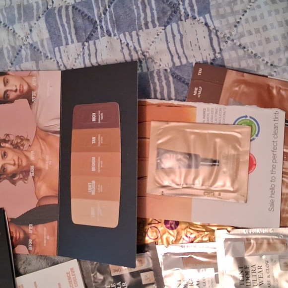 Foundation Sampler Set - Picture 3 of 8